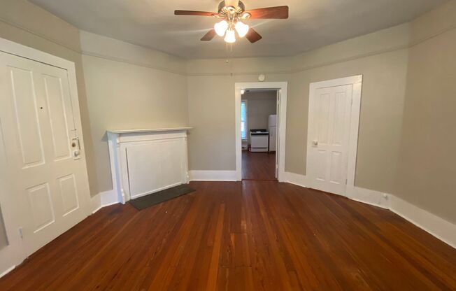 Studio, 1 bath, 500 sqft, $1,075, Unit 8