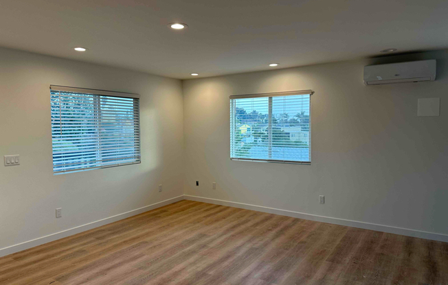 3210 VAN DYKE AVE