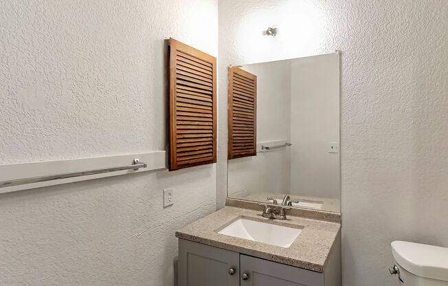 2 beds, 1 bath, 785 sqft, $1,100, Unit A-12