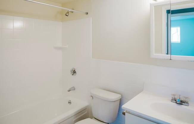 Taymil East Shore Apartment Homes Bathroom