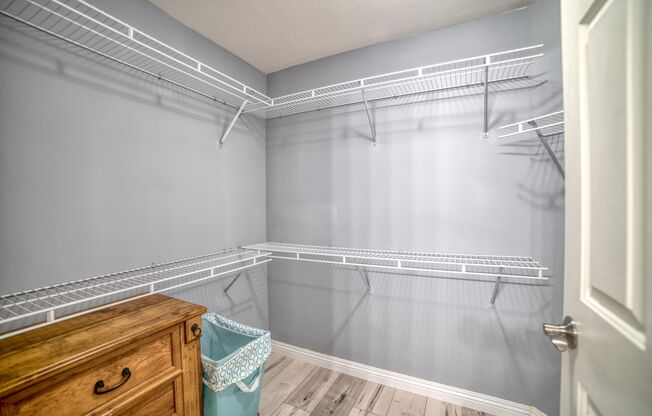 NEWLY RENOVATED AND FULLY FURNISHED CONDO IN LAS VEGAS