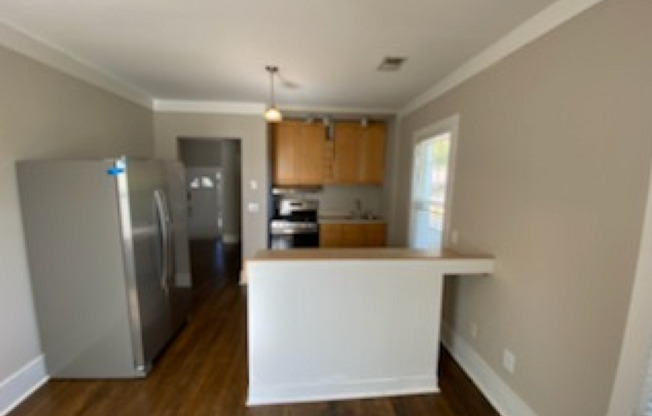 2 beds, 1 bath, $1,795, Unit Unit 2- upper- NMP