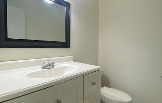 High Meadows - Spacious 2 bed, 1.5 bath Garden condo 2nd floor