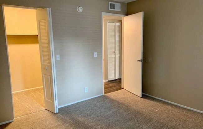 2 beds, 1 bath, 861 sqft, $1,725, Unit 121