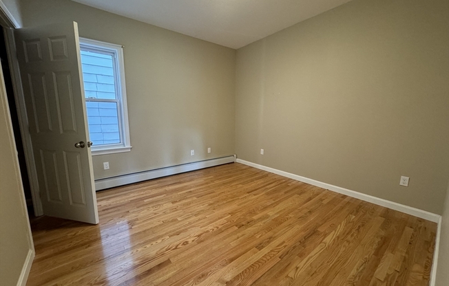 3 beds, 1 bath, 1,200 sqft, $1,600, Unit 1