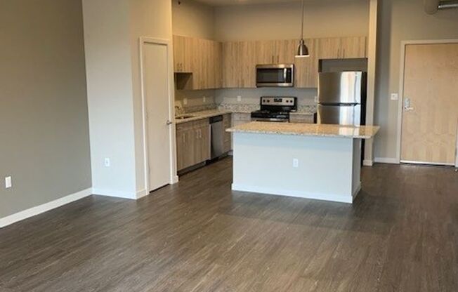 1 bed, 1 bath, 852 sqft, $1,725, Unit 428