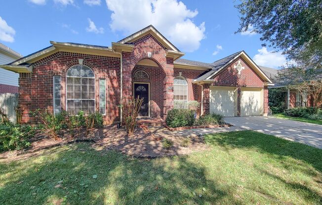 BEAUTIFUL LARGE 3 BEDROOM 2 BATH SINGLE STORY HOME IN SUGAR LAND, TEXAS