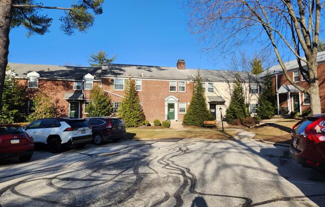 2 beds, 1 bath, 897 sqft, $2,335, Unit B-08