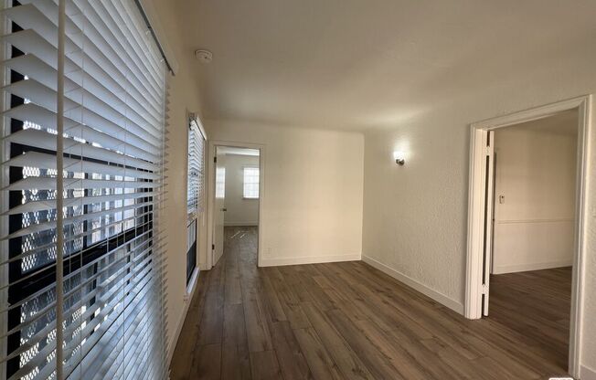 4956 S SAN VICENTE BLVD