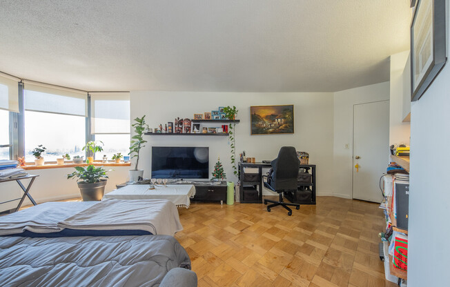 1 bed, 2 baths, 900 sqft, $5,500, Unit 35D