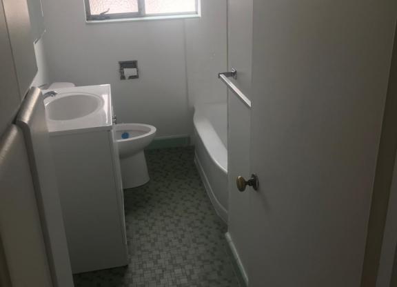 2 beds, 1 bath, 950 sqft, $1,595