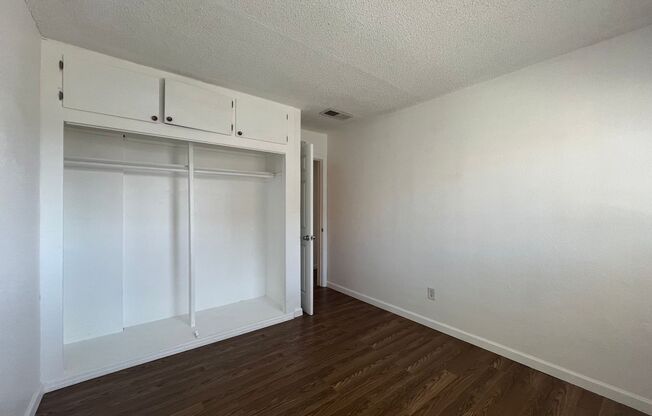 2 beds, 1 bath, 800 sqft, $1,075, Unit # 2