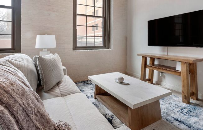 1 bed, 1 bath, 600 sqft, $1,599, Unit 210