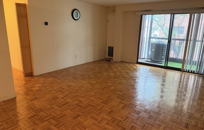 2 beds, 2 baths, 900 sqft, $3,300, Unit 3E