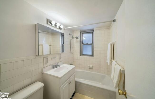 Studio, 1 bath, $3,350, Unit 3L