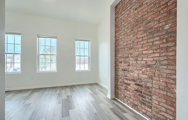 131 E North Ave