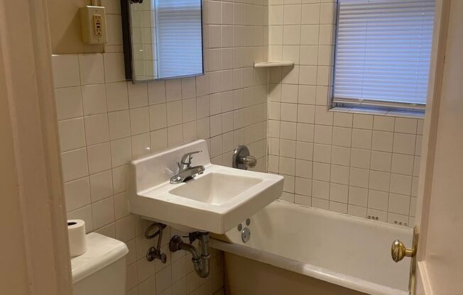 1 bed, 1 bath, 600 sqft, $969, Unit 215