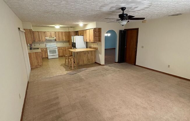 2/2/2 home with fenced backyard in Ft Pierce
