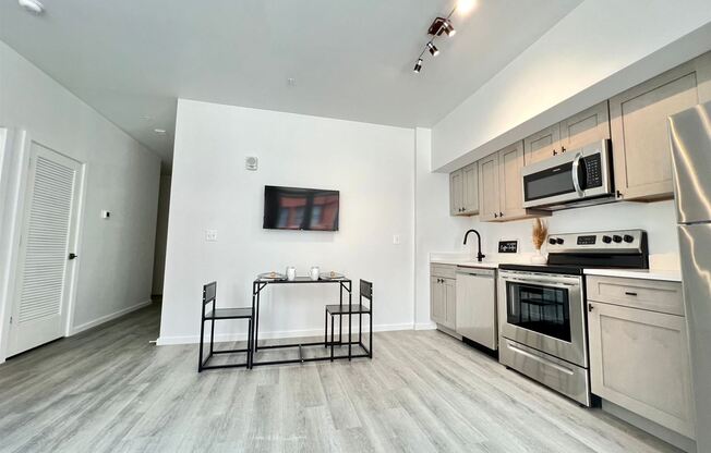 725 W Pratt St.
