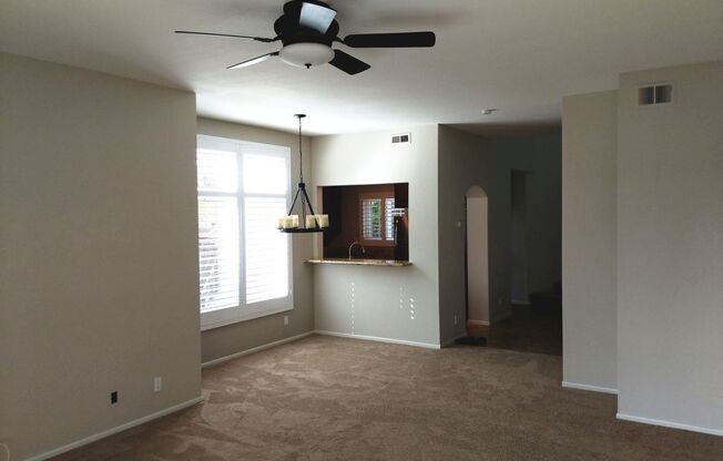 Charming end-unit home in Tamarack Point~ Coventry