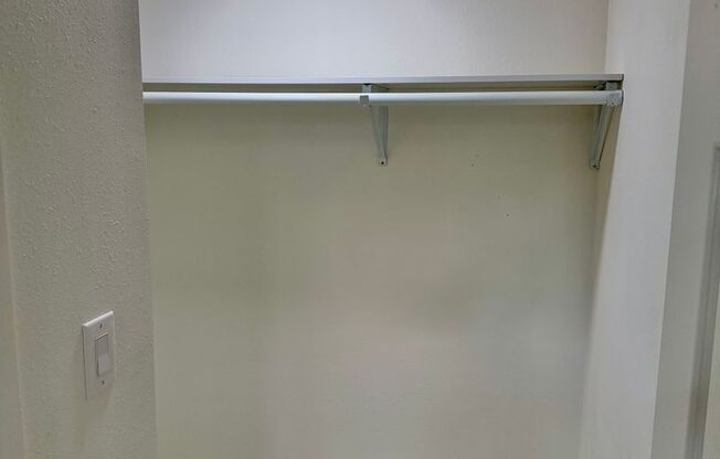 Studio, 1 bath, 330 sqft, $835, Unit Unit 27