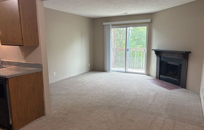 2 beds, 1 bath, 850 sqft, $1,050, Unit #22