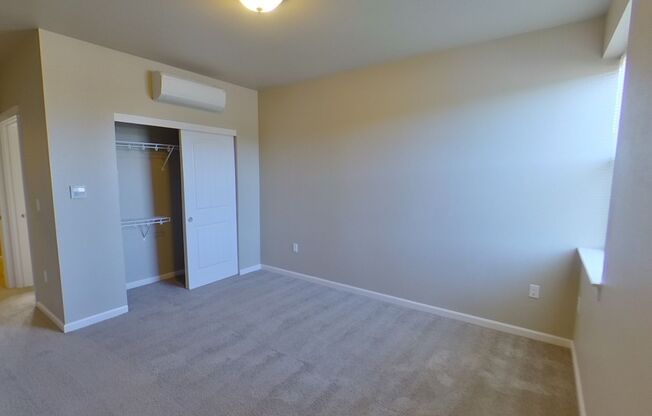 3 beds, 3 baths, 1,324 sqft, $2,700, Unit 303