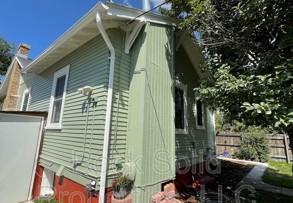 409 W 24 ST
