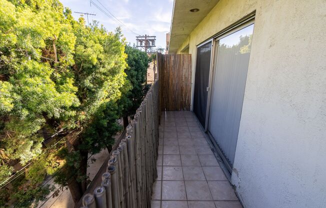 2 beds, 1.5 baths, 1,095 sqft, $2,598, Unit 100