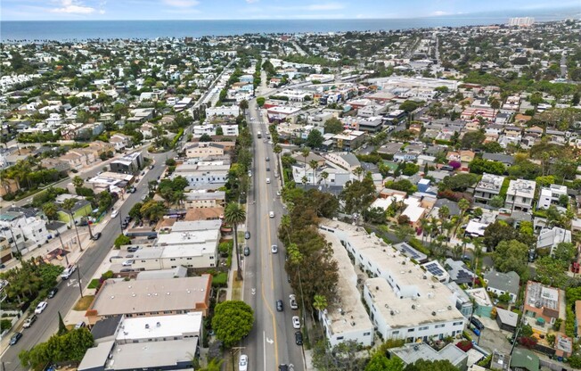 2500 ABBOT KINNEY BLVD