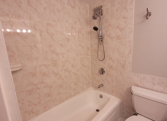 2 beds, 1 bath, 833 sqft, $2,680, Unit 239