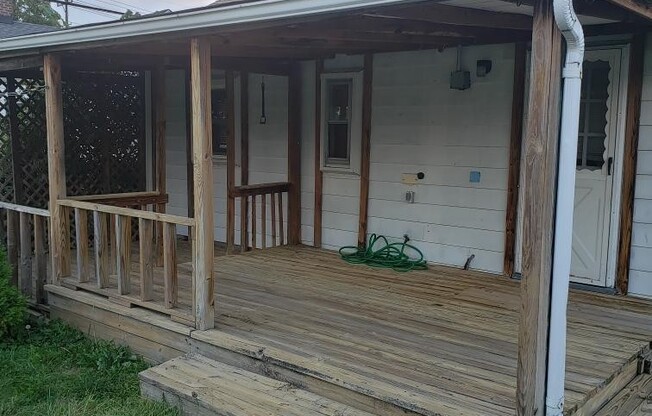 2 beds, 1 bath, $1,100