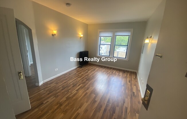 1722 W ESTES