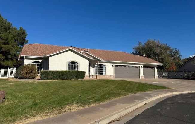 BLOOMINGTON PROPERTY - NEWLY REMODELED, RV PARKING, POOL, NO HOA