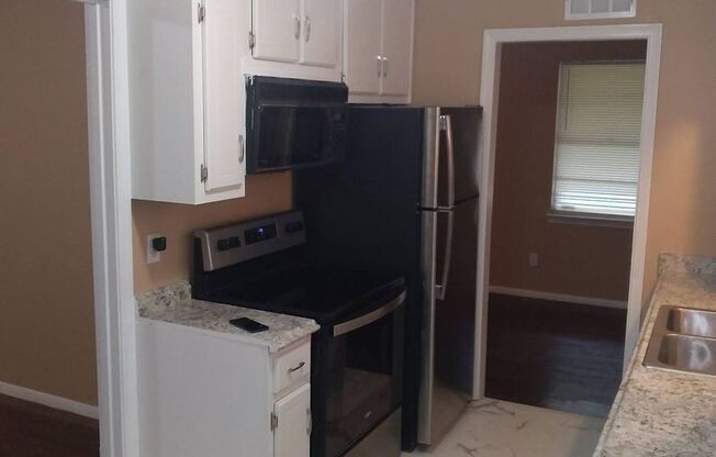 4 Success Realty is now offering this 3 bedroom , 1 bath home. This home also comes with central air/heat ,and a spacious back yard. Call 4 Success Realty for your private showing.