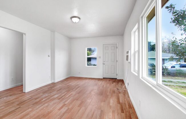 1659  W. Nicolet St.