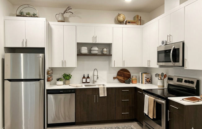 4 WEEKS FREE RENT! Brand New Modern Units in N. Tabor Neighborhood