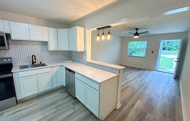 FULLY RENOVATED SPACIOUS 1 BED 1 BATH 2 BLOCKS FROM DEPOT PARK!