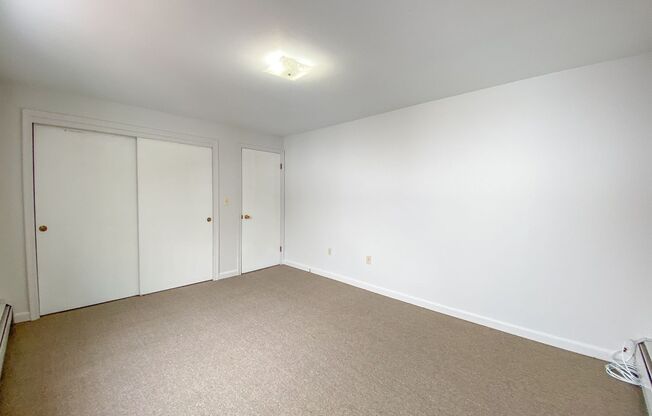 1 bed, 1 bath, $1,300, Unit D-34