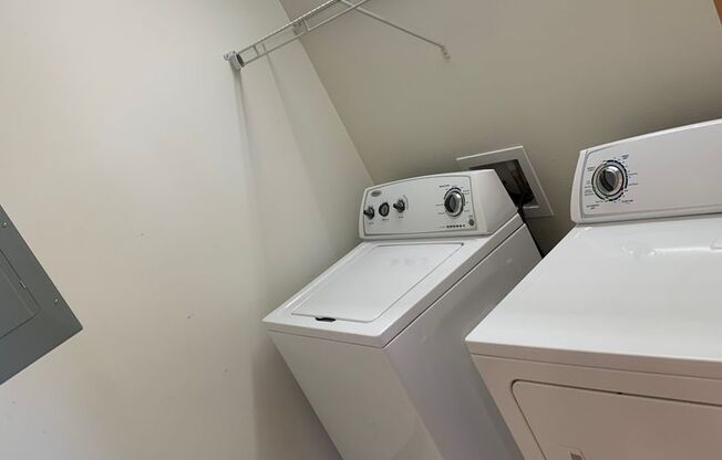 2 beds, 2 baths, 1,000 sqft, $1,395, Unit 301
