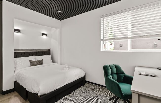 A 5 bedroom, 4 bathroom Fully Furnished Apartment at 1517 1/2 Selby Ave.