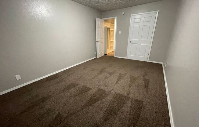 2 beds, 1 bath, 800 sqft, $850, Unit Unit 21