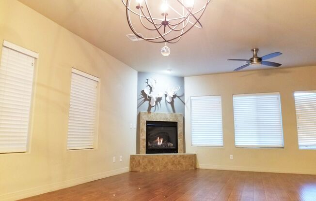 Beautiful, Pet Friendly, Multi-level, 2110 sqft, Luxury Townhouse w/A/C! 3 Bed, 2.5 Bath, + Loft - Avail. June 10th!