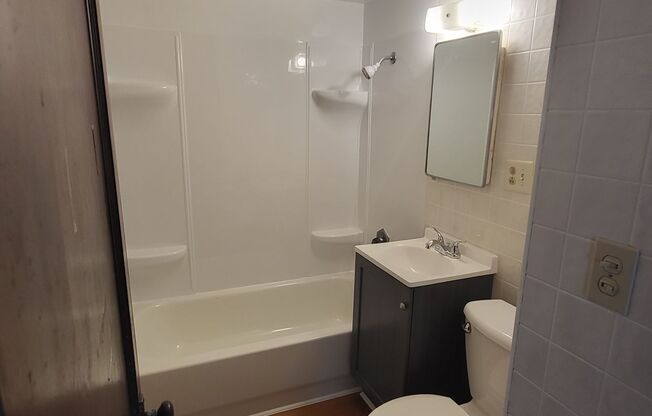 2 beds, 1 bath, $1,150