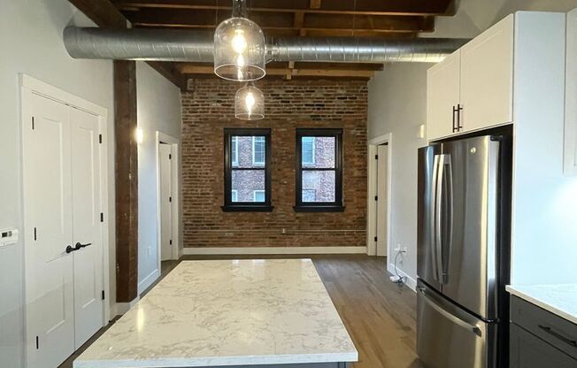 2 beds, 2 baths, 893 sqft, $2,300, Unit 123-318