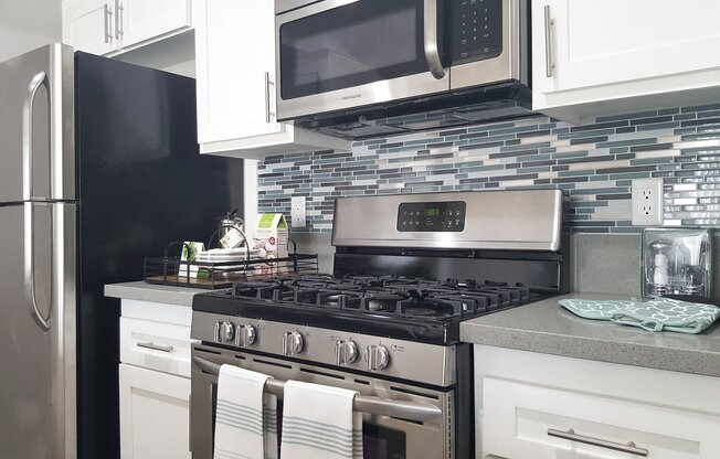 2 beds, 2 baths, 950 sqft, $3,200, Unit 8555-113
