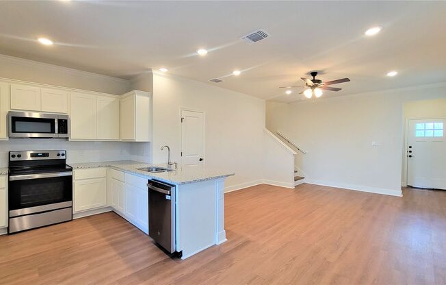 ZERO CARPET! 3 bed/2.5 bath townhome in SW San Antonio!