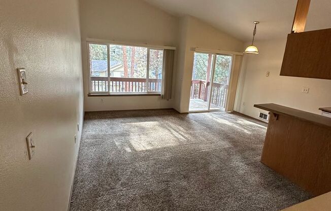 Close to COCC! 3 Bdrm Townhouse, W/D Hookups, Water/Sewer Paid, Single Garage