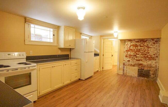 NW Fantastic 1 Bdr + Flex Space - Close to Everything!