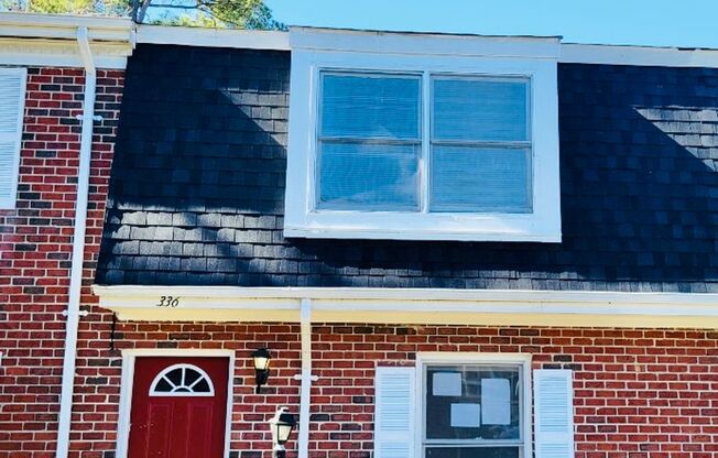 Renovated 2 Bedroom 2.5 Bath Townhouse Located in Newport News!